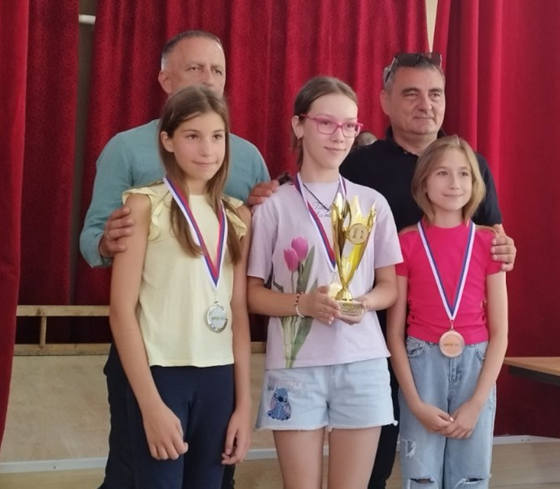 Kadetkinje - prva tri mesta